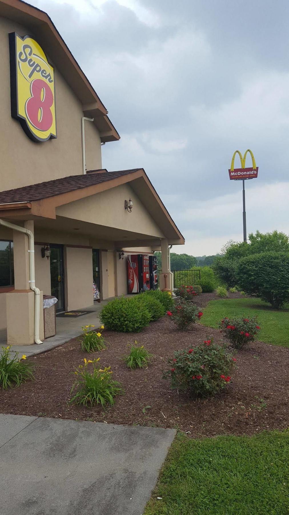 Super 8 By Wyndham Abingdon Va Hotel Exterior photo